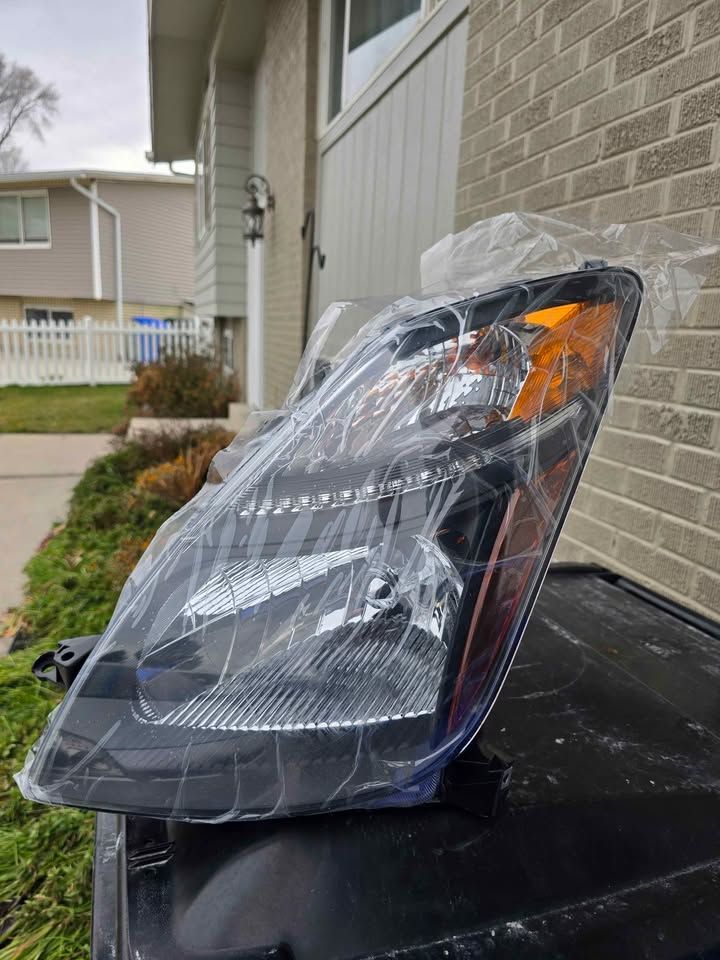 Toyota Prius 2005–2009 Left Headlight – Brand New – $70