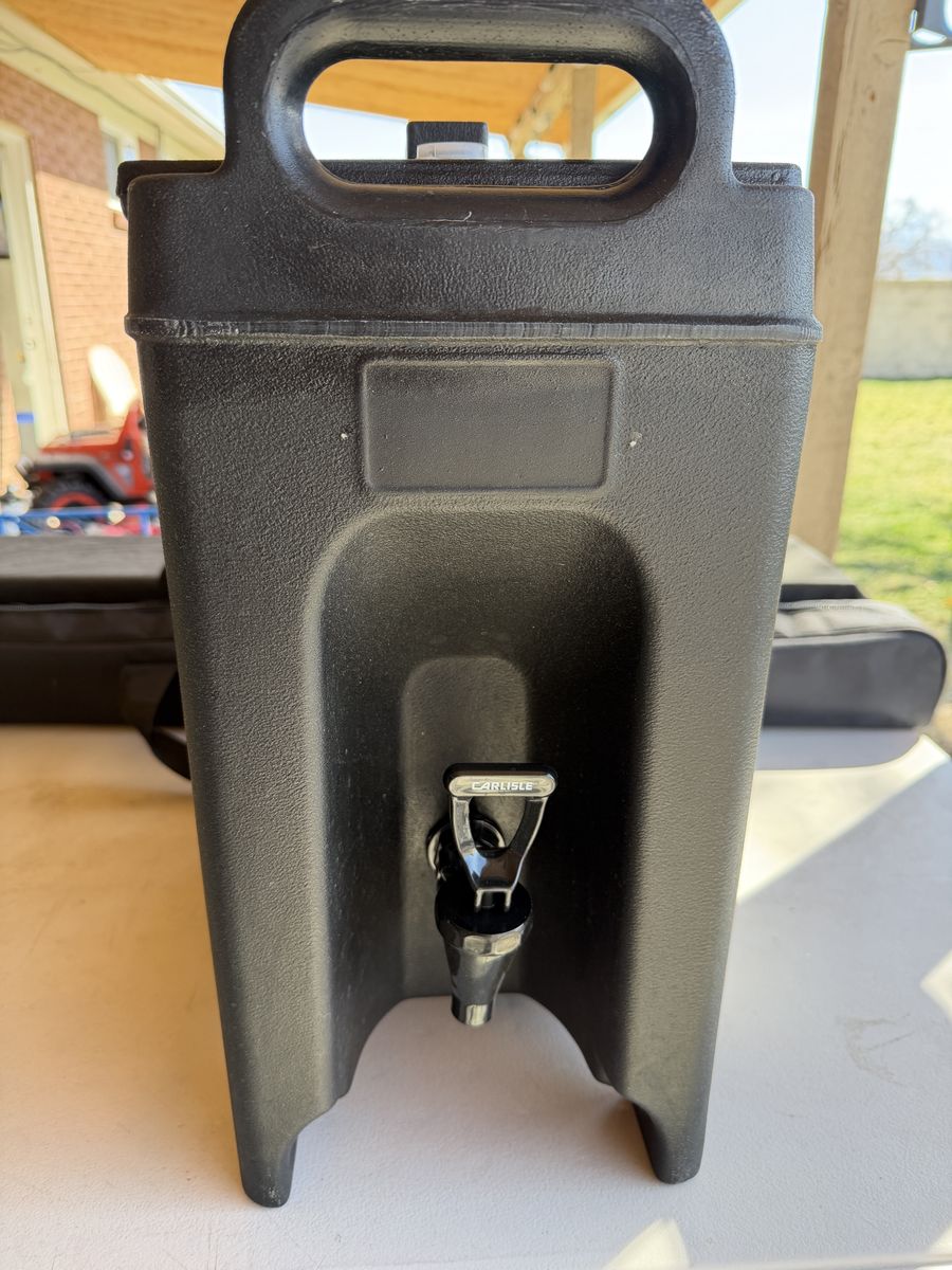 Insulated Beverage Dispenser with Handles 2.5 G