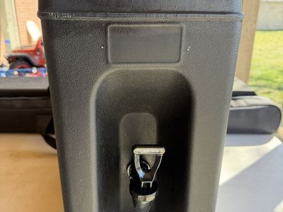 Insulated Beverage Dispenser with Handles 2.5 G