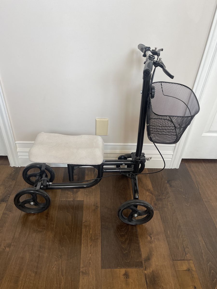BodyMed Knee Walker Scooter, Steerable for Foot Injuries