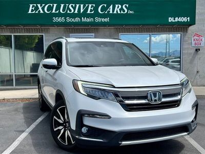 2022 Honda Pilot Touring w/Rear Captain's Chairs