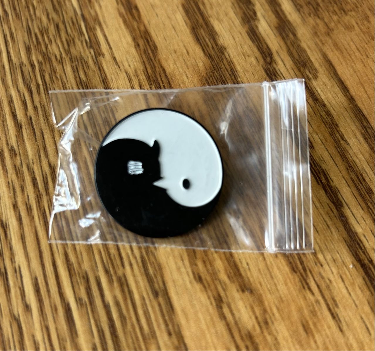 Yin Yang Cat Enamel Lapel Pin - Good Night Oyasumi Punpun Brooch Style