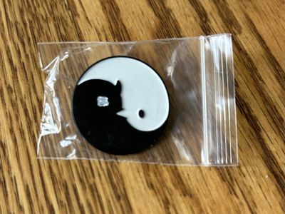 Yin Yang Cat Enamel Lapel Pin - Good Night Oyasumi Punpun Brooch Style