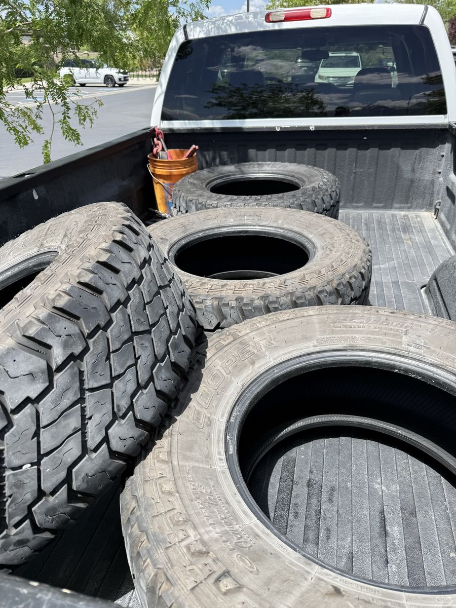 Set of 4 35x11.5R18 Cooper STT Pro