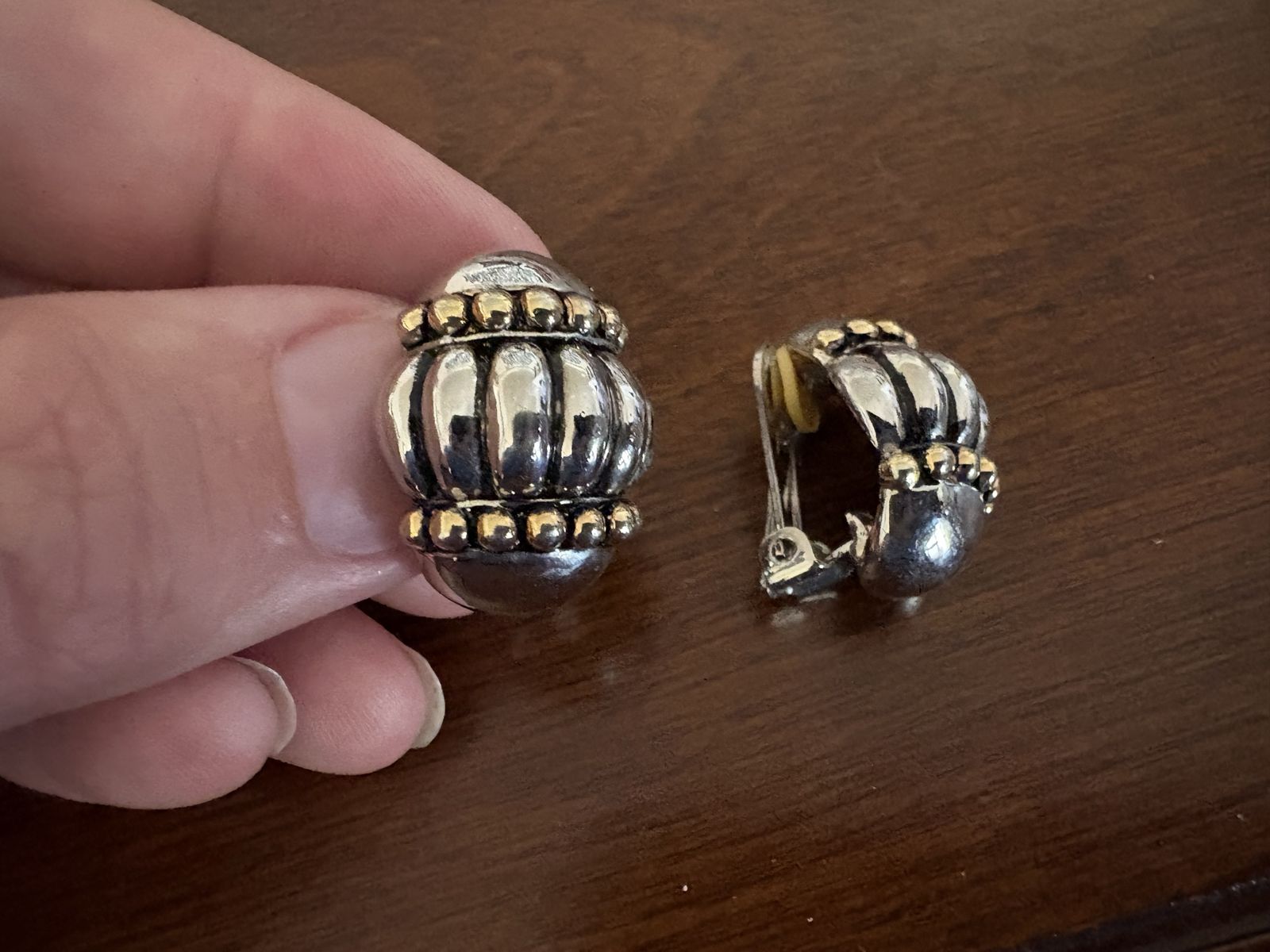 Vintage Silver Tone Fluted Cavier Clip On Earrings