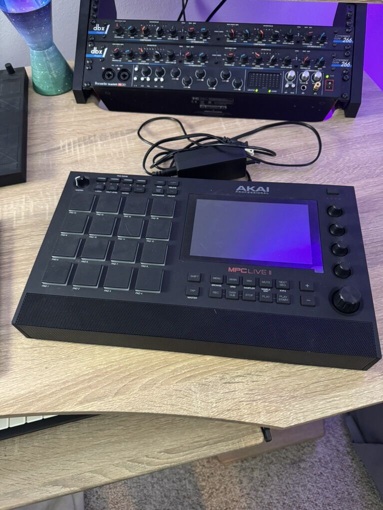 AKAI MPC live 2
