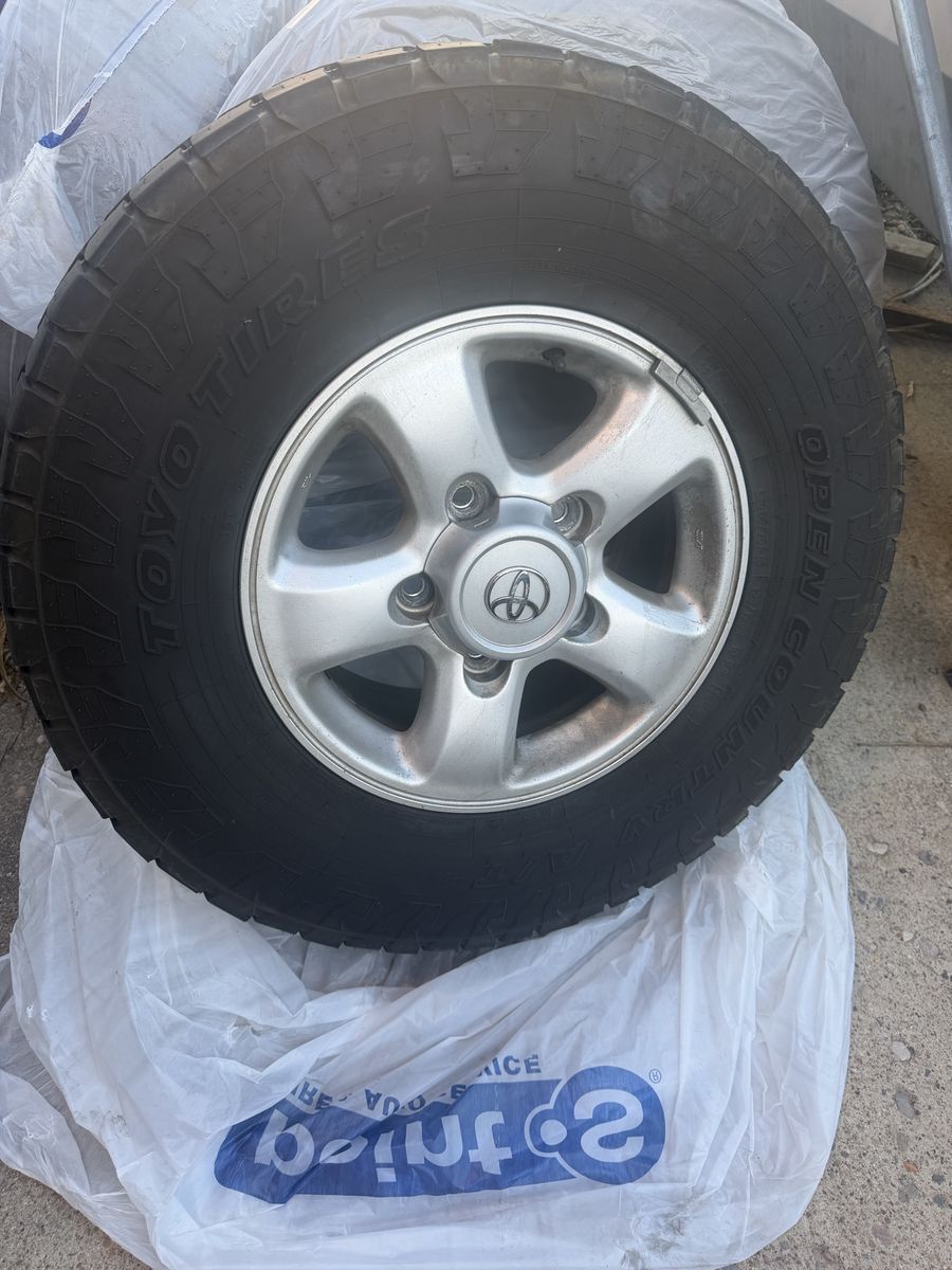 LT265/75/16 Toyo Open Country A/T All-Terrain Tire & Wheel -take offs. Great Tread, Fits Toyota Land Cruiser 100/200 & Sequoia.