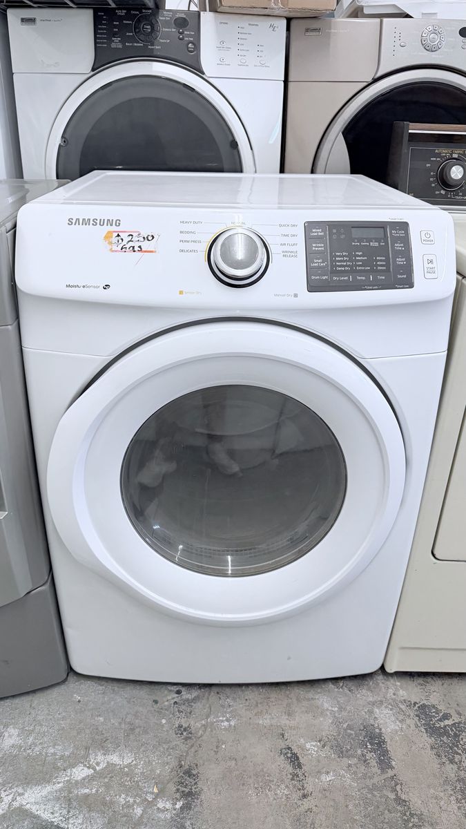 Samsung Front-Load White Gas Dryer with Moisture Sensor