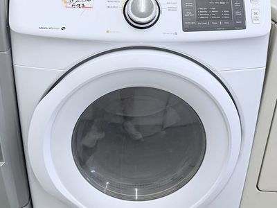 Samsung Front-Load White Gas Dryer with Moisture Sensor
