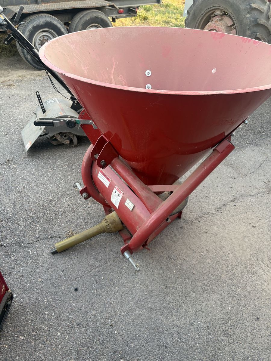 3 point hitch fertilizer spreader 