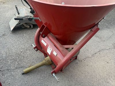 3 point hitch fertilizer spreader