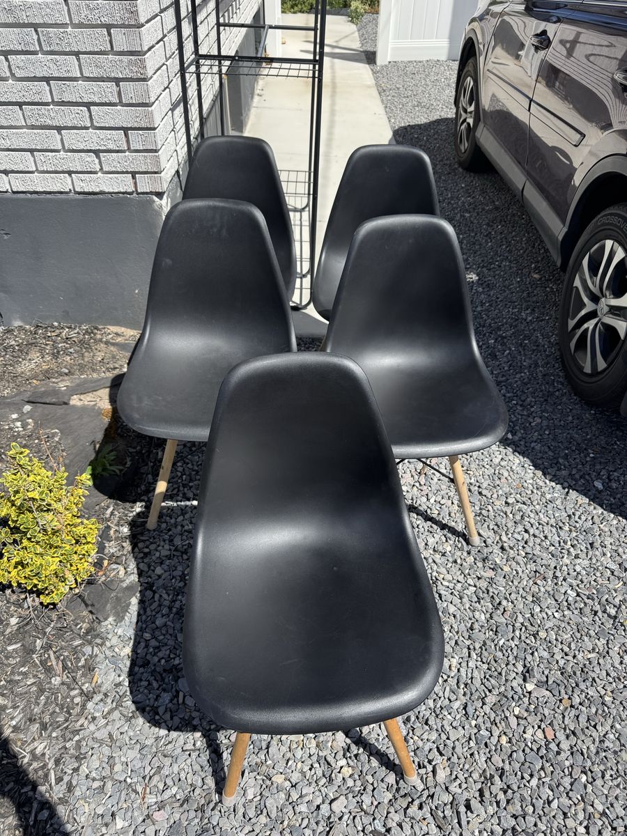 Set of 5 chairs