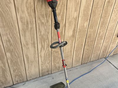 Craftsman WC2200 2-Cycle 25cc Gas String Trimmer - Attachment Capable