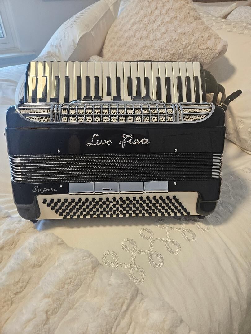Lux Fisa Accordian