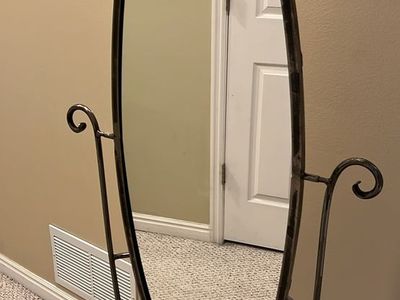 Full-Length Swivel Oval Mirror with Metal Frame/Base