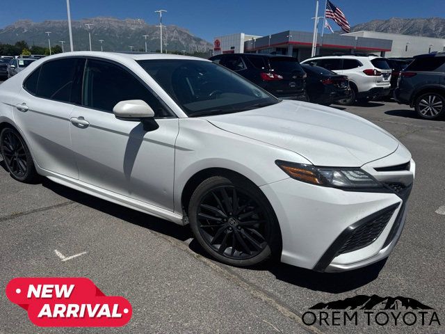 2022 Toyota Camry Hybrid XSE