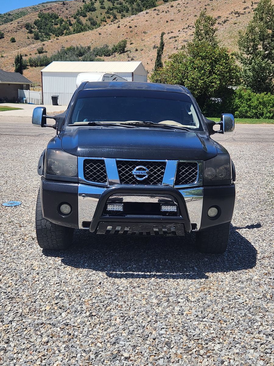 2004 Nissan Titan LE
