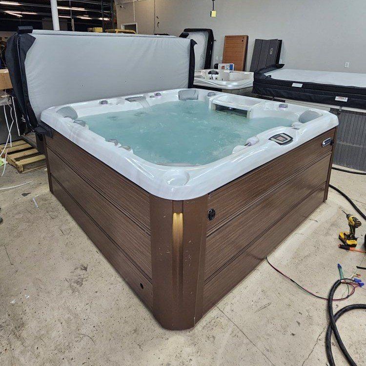 2020 Sundance Spas Optima Hot Tub