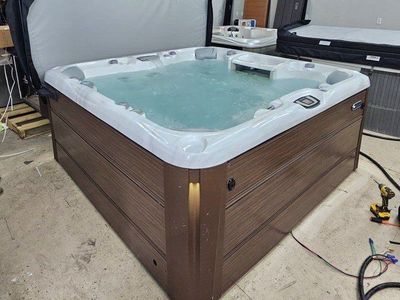 2020 Sundance Spas Optima Hot Tub