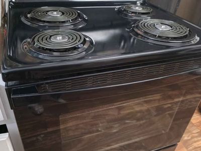 BRAND NEW - GE Oven 5cu. ft. Freestanding Electric Range (Black)