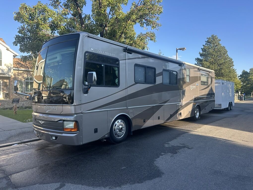 2005 Fleetwood discovery 39L