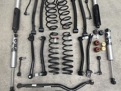 Mopar 2.5” Lift + Fox Shocks — JL/JLU — Clean Kit