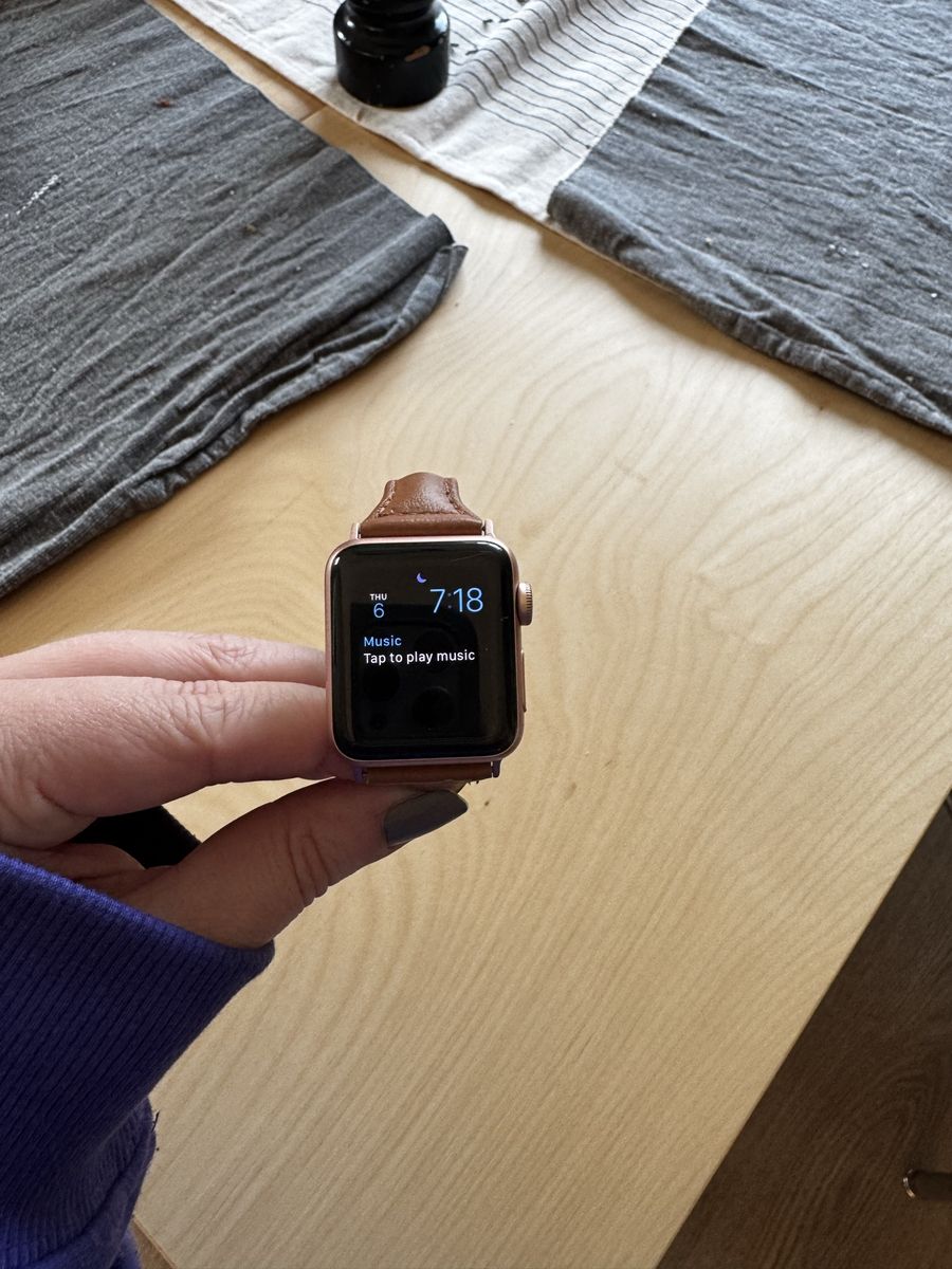 Apple Watch Rose series 3 Gold Aluminum Case with Brown Leather Band