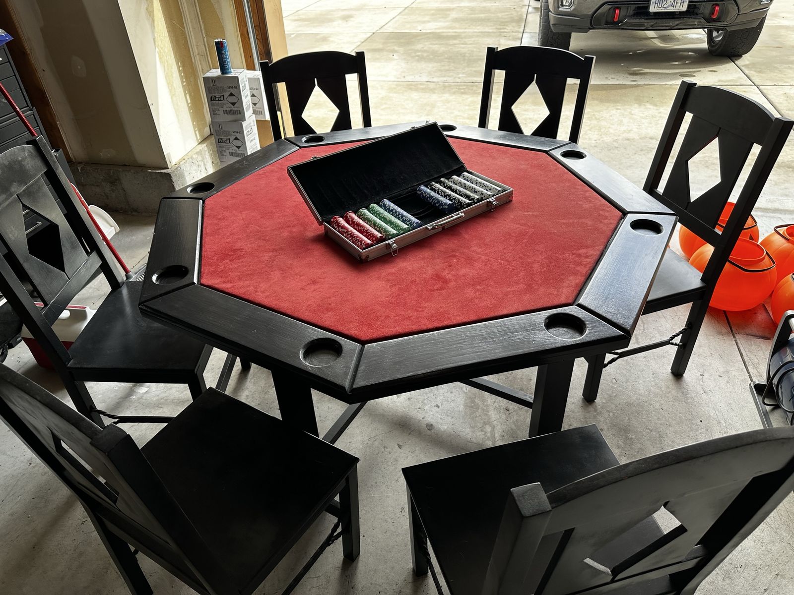 Octagonal Poker Table with 6 Chairs and Chip Case