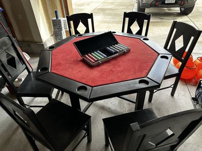 Octagonal Poker Table with 6 Chairs and Chip Case