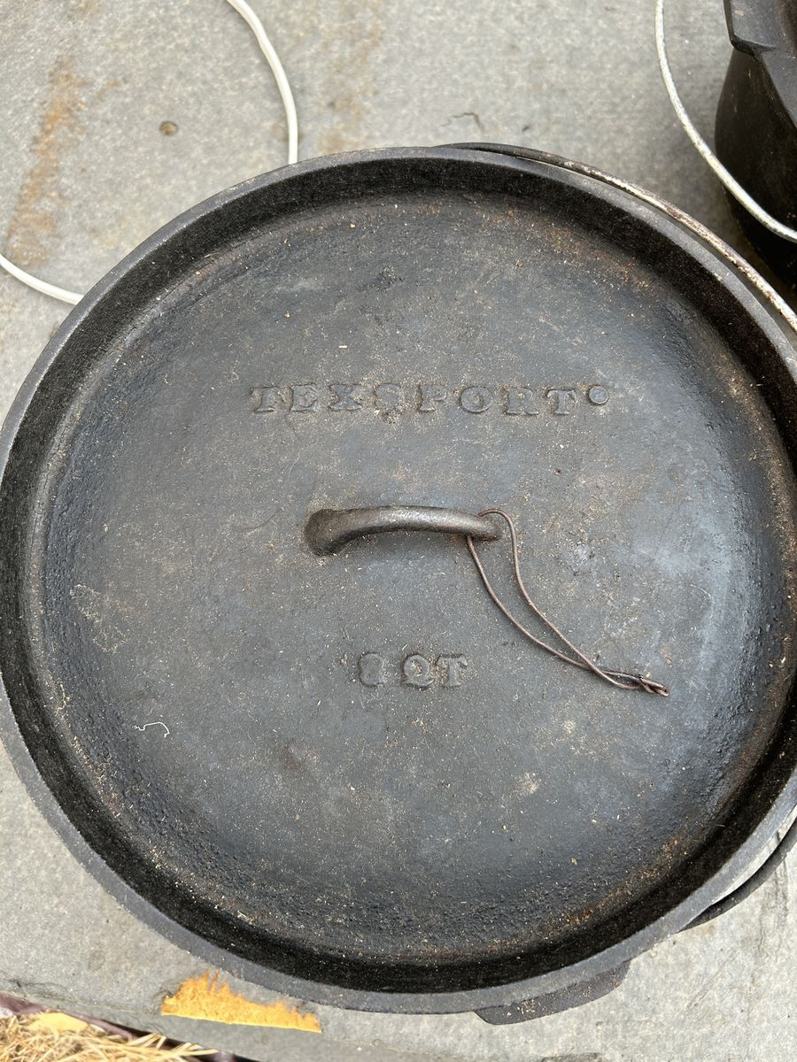 Texsport Cast Iron Dutch Oven, 8 Quart, with Lid and Wire Handle