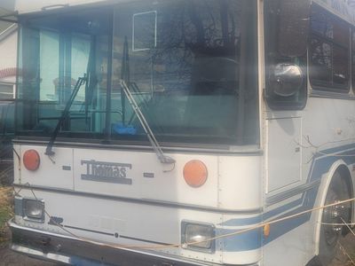 98 Thomas MVP bus, Catapiller diesel motor 80,000