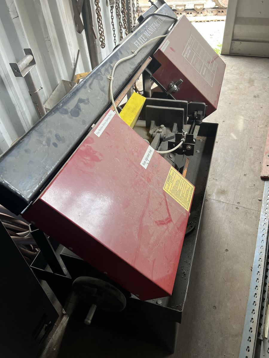 Metal cutting bandsaw