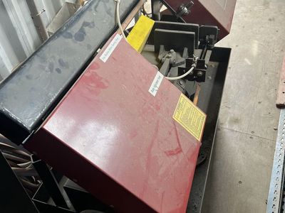 Metal cutting bandsaw