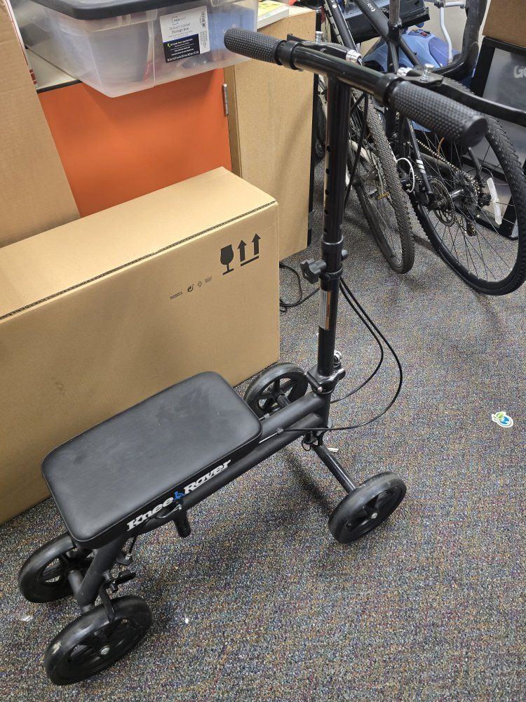 KneeRover Steerable Knee Scooter - Black Medical Mobility Aid