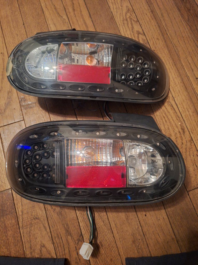 Mazda Miata Tail Light Assembly Left & Right Pair NB 1999-2005 Aftermarket Used (Cracked/Repaired)