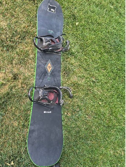 USED Men's Arbor formula 158 Snowboard - Black/Green, All-Mountain with Bindings