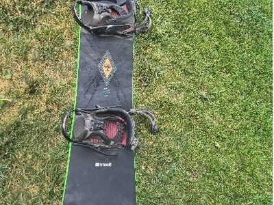 USED Men's Arbor formula 158 Snowboard - Black/Green, All-Mountain with Bindings