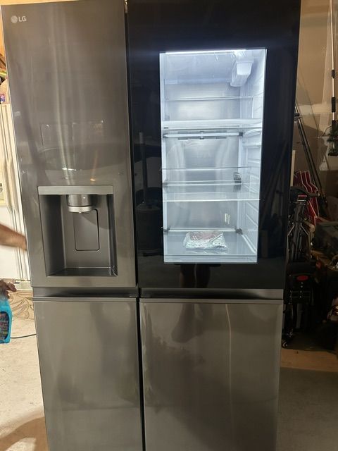 LG Model LRSOS2706D - Like New