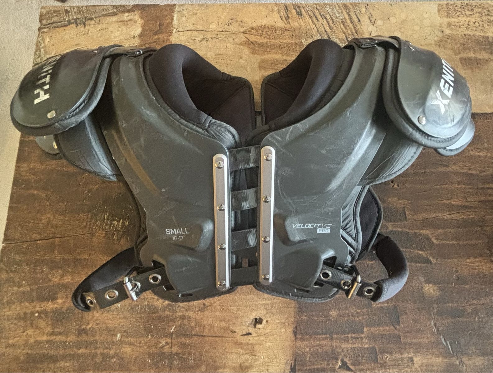Xenith Velocity Pro Football Shoulder Pads - Size Small (16-17")