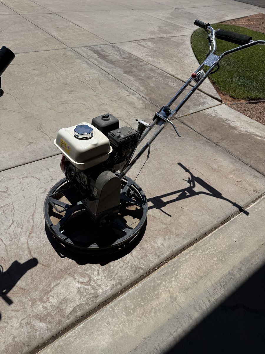 2024 tomahawk 24” edger concrete power Trowel with pan