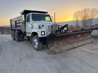 1997 International dump truck