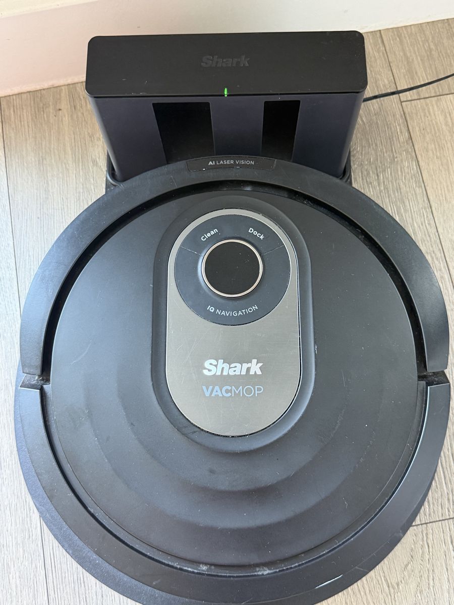 Shark AI VACMOP Robot Vacuum & Mop with Charging Dock