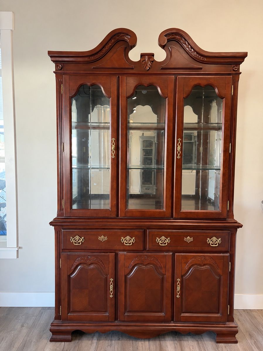 Classic Cherry Wood China Cabinet Hutch with Glass Shelves and Carved Details