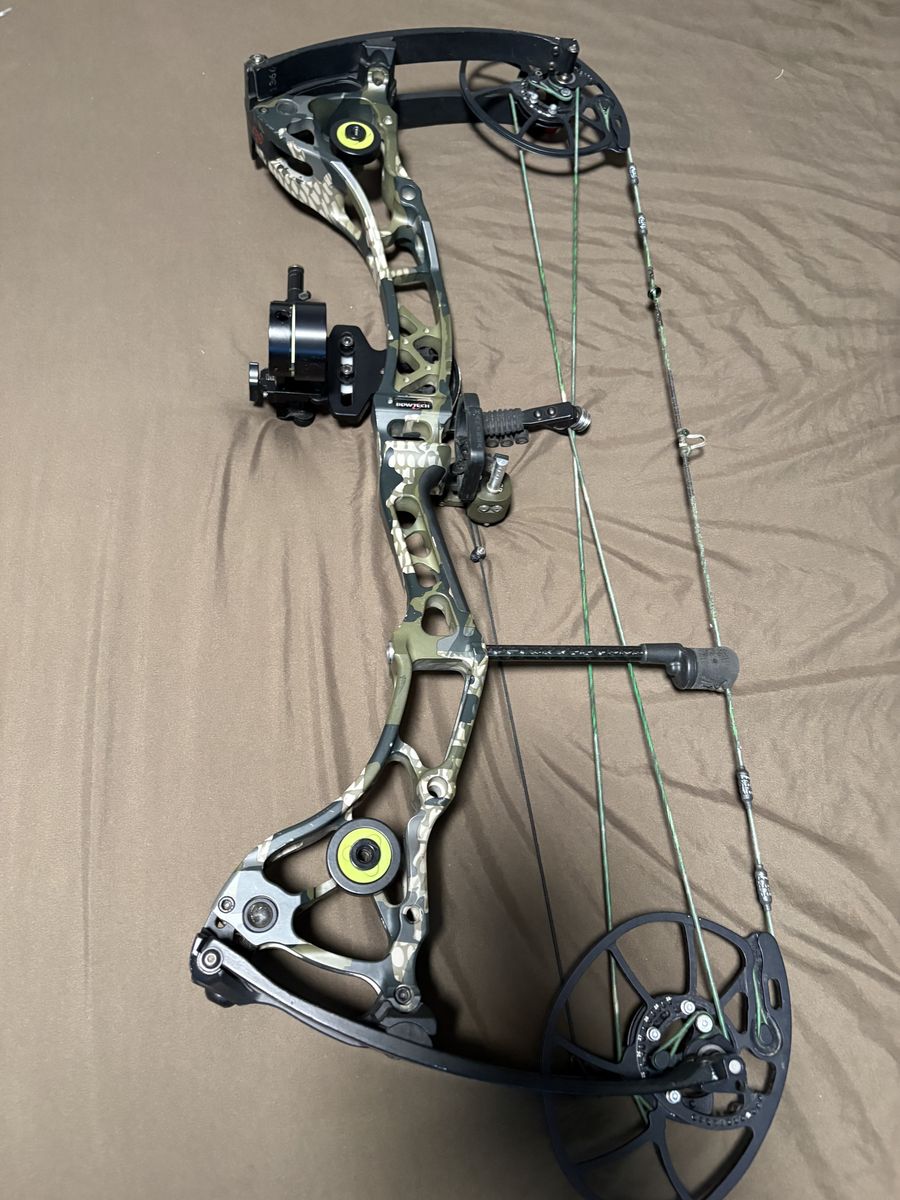 Bowtech CP28 with accessories 