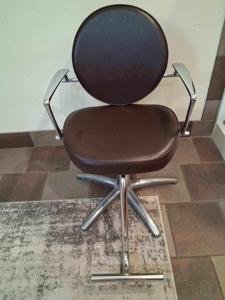 Minerva Professional Hydraulic Salon Styling Chair w/ Footrest - Brown/Chrome