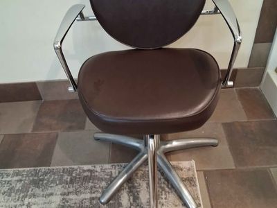 Minerva Professional Hydraulic Salon Styling Chair w/ Footrest - Brown/Chrome