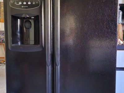 Maytag Refrigerator Freezer with Water/Ice Dispenser