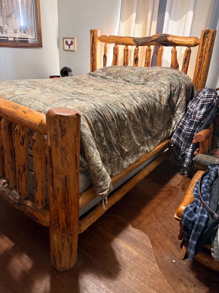 Log Wood Bed (Queen)