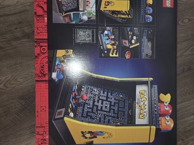 LEGO Icons 10323 PAC-MAN Arcade Game Building Set - New, Exclusive Collector's Item