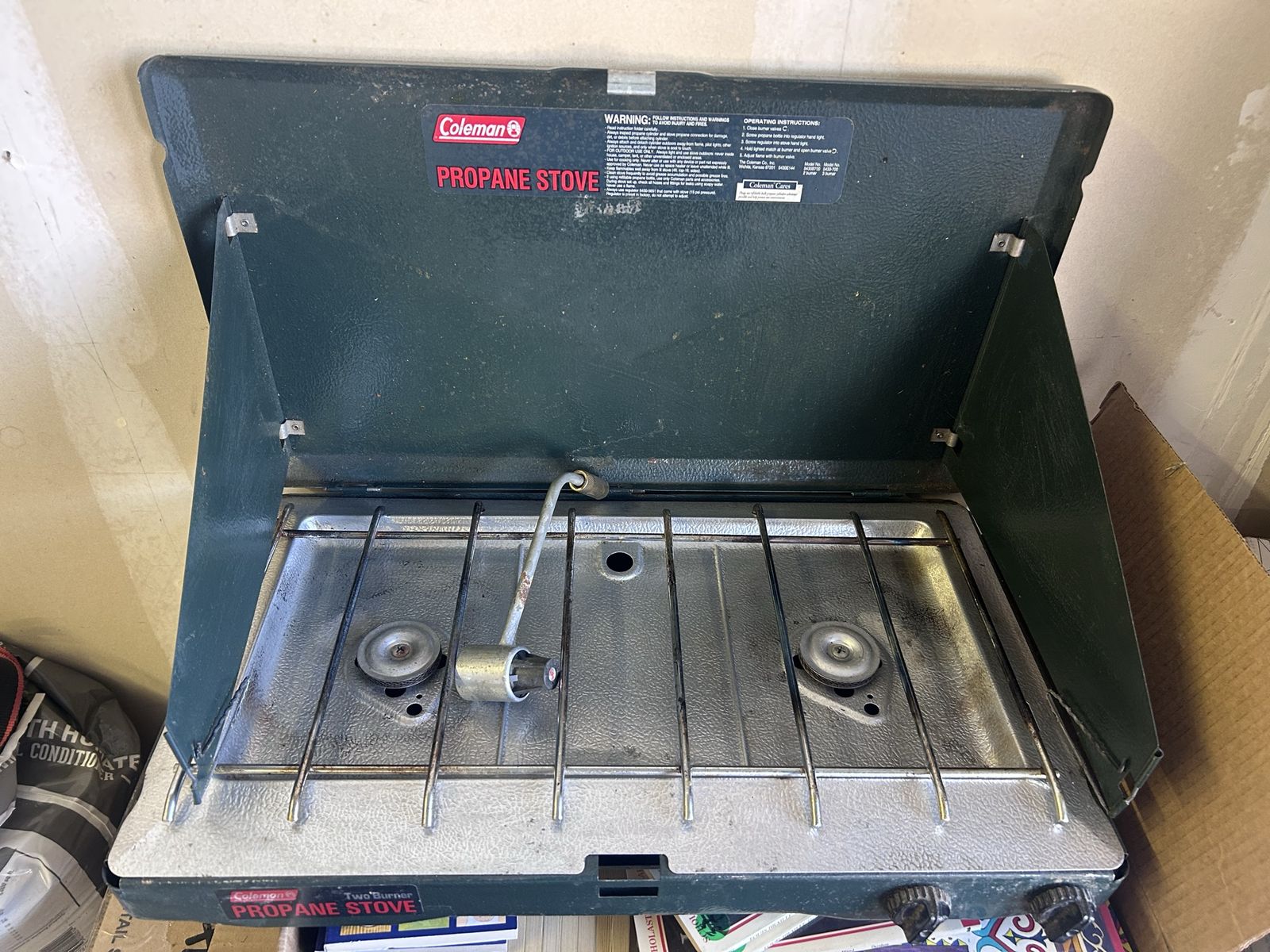 Vintage Coleman 2-Burner Camping Propane Stove Green